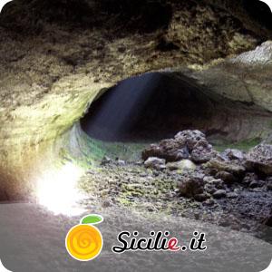 Castiglione di Sicilia - Grotta dei Lamponi
